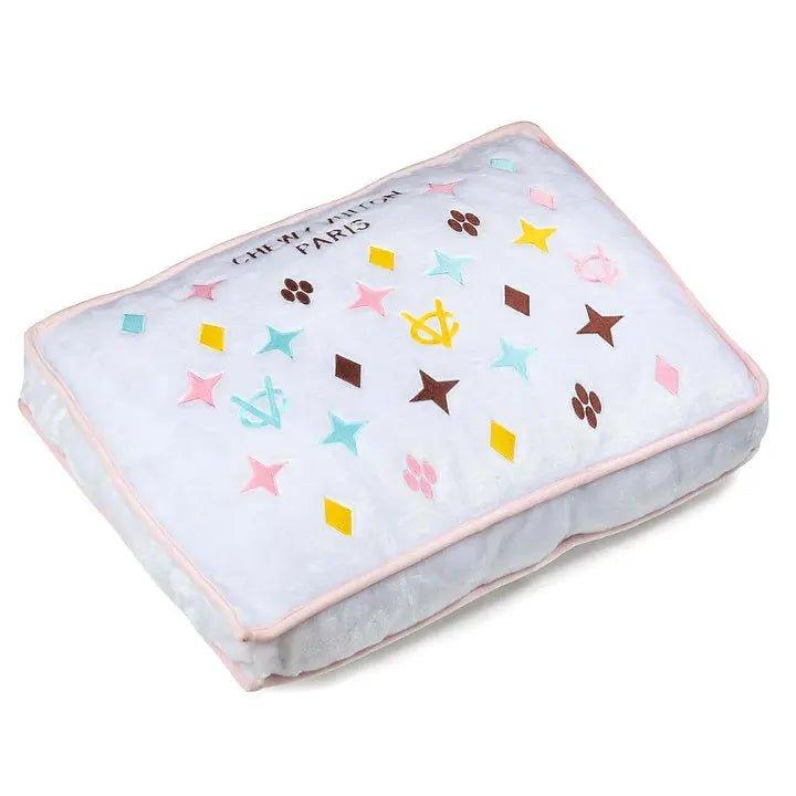 White Chewy Vuiton Hundebett - Bobbis Store Hunde